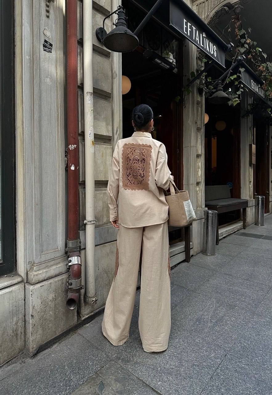 SB2246 i  -  Lace Linen Set